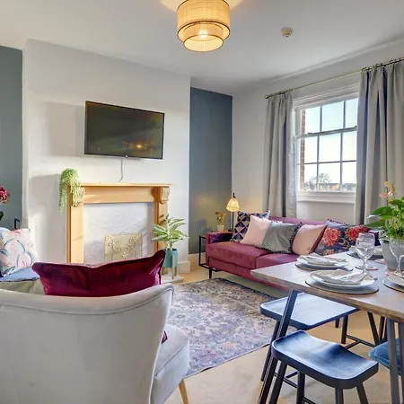 Regency Nest By Spa Town Property - Stylish 3 Bedroom Apartment On 2 Floors, Central Leamington Spa Exterior photo