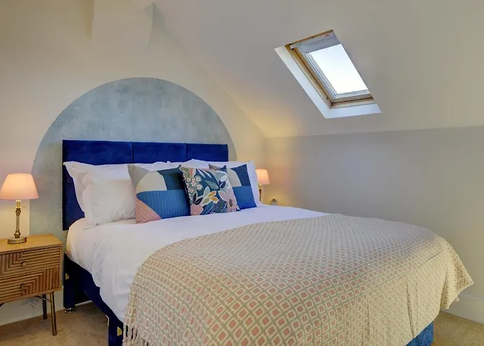 Regency Nest By Spa Town Property - Stylish 3 Bedroom Apartment On 2 Floors, Central Leamington Spa