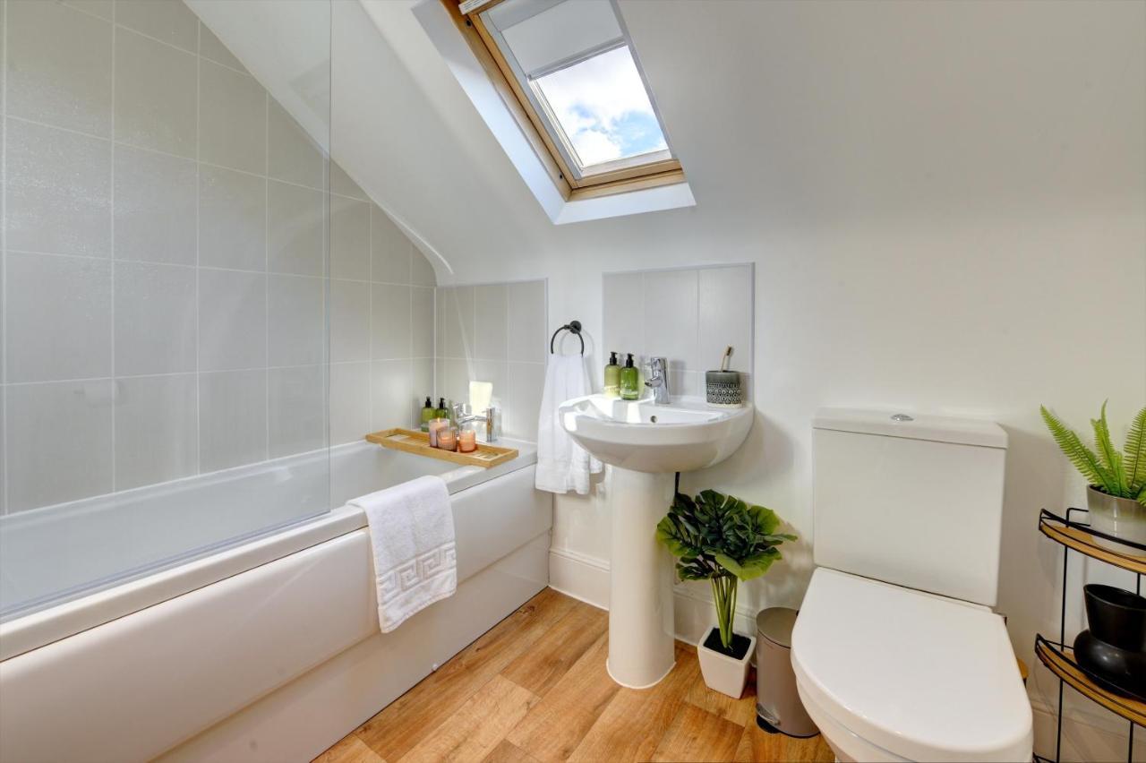 Regency Nest By Town - Stylish 3 Bedroom On 2 Floors, Apartment *
