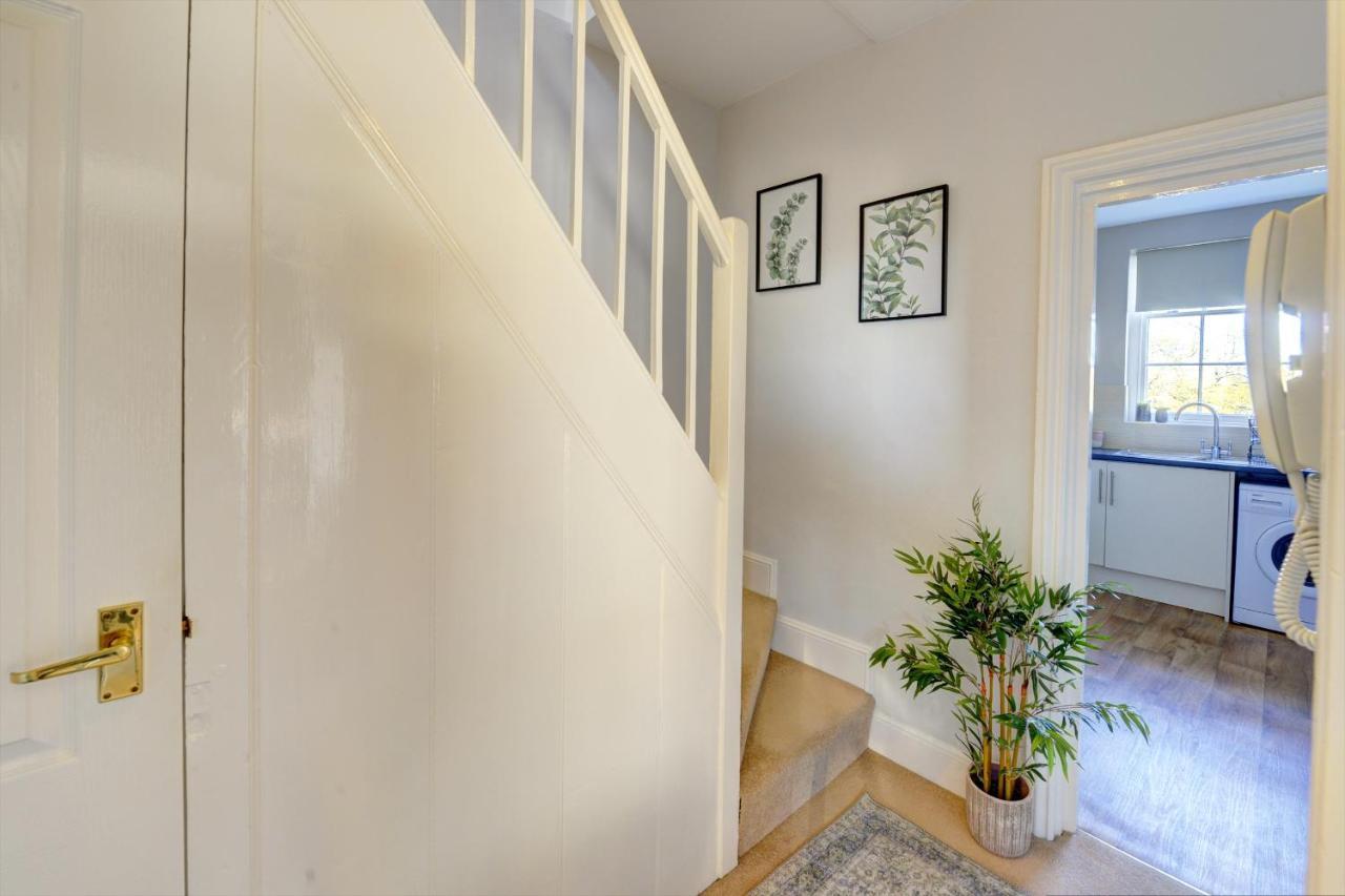 Regency Nest By Town - Stylish 3 Bedroom On 2 Floors, Apartment
