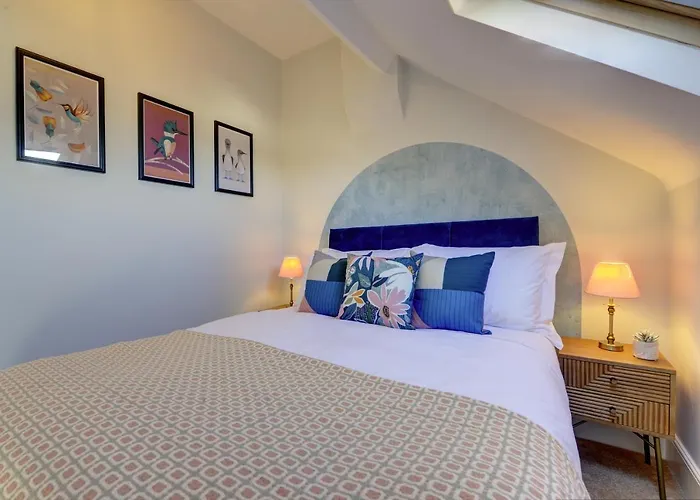 Regency Nest By Spa Town Property - Stylish 3 Bedroom Apartment On 2 Floors, Central Leamington Spa