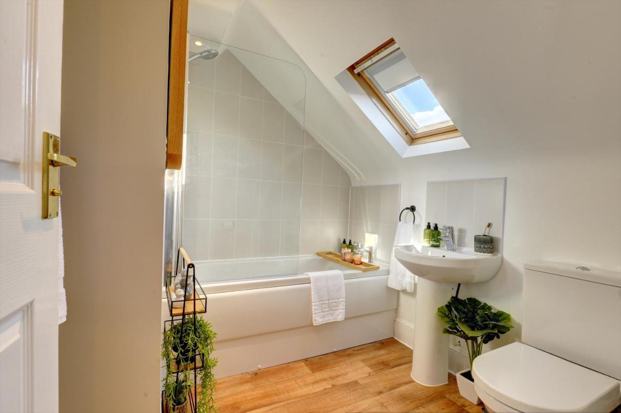 Regency Nest By Town - Stylish 3 Bedroom On 2 Floors, Apartment
