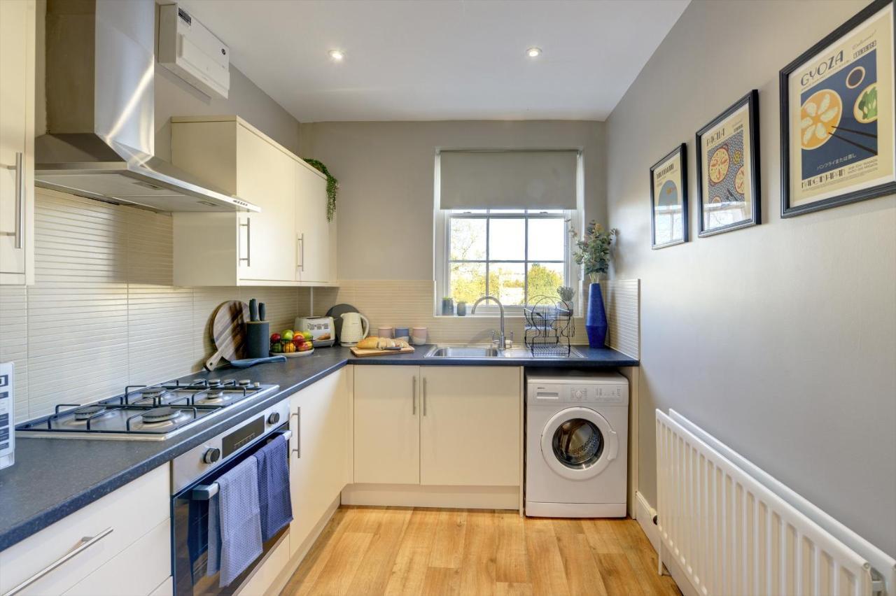 Regency Nest By Town - Stylish 3 Bedroom On 2 Floors, Apartment *